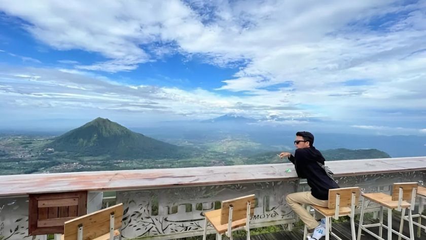 Inggil Cafe Telomoyo