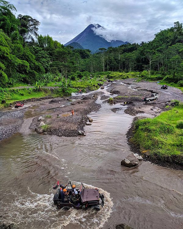 Jeep Lava Tour Merapi 4 Hari 3 Malam | Nagan Tour Rental Mobil dan Paket Wisata Murah dan Terbaik Jeep Lava Tour Merapi 4 Hari 3 Malam