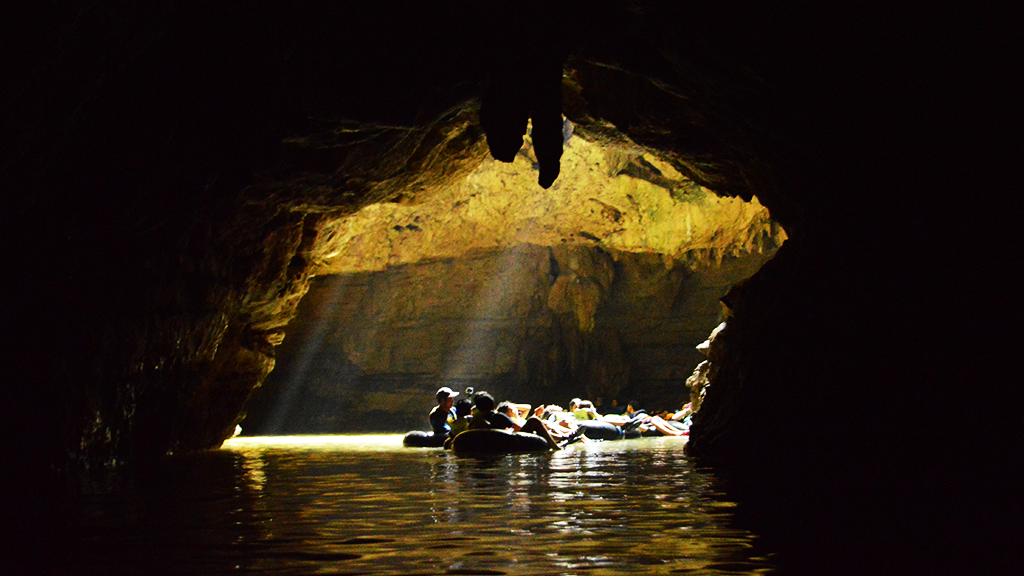 Caving di Goa Pindul