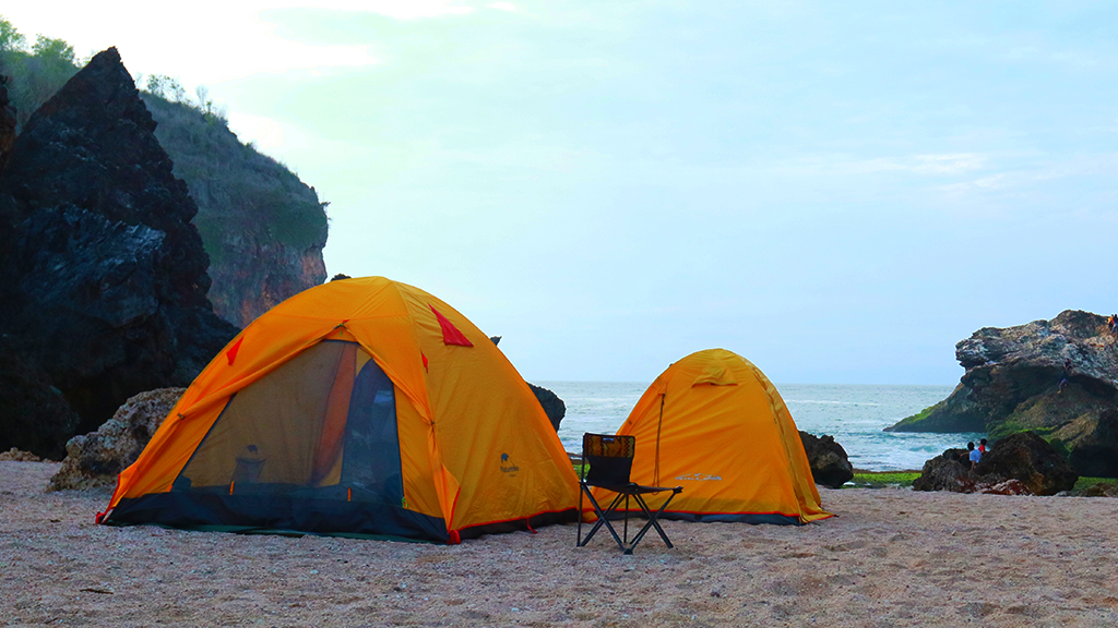camping di pantai wohkudu